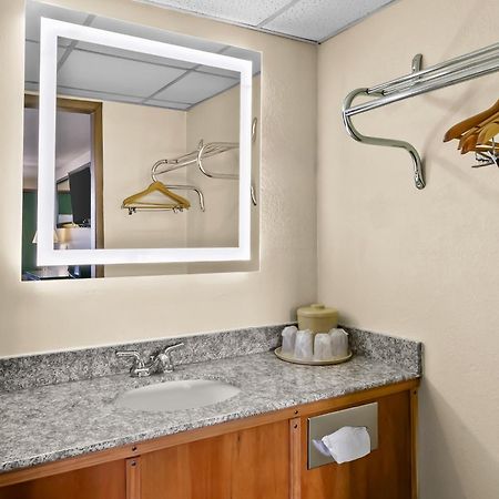 Americas Best Value Inn Martinsburg Exterior foto